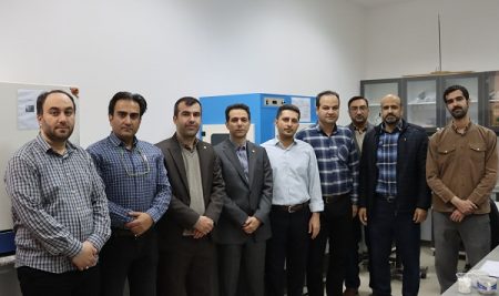 تجلیل ویژه رئیس دانشگاه از قهرمانان خاموش علم در روز آزمایشگاه
